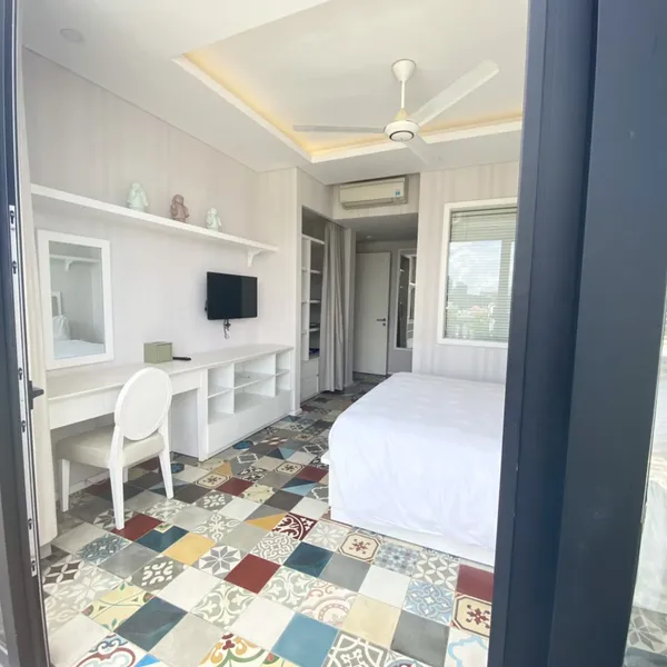 Two-Bedroom Apartment | 140m2 | Binh Thanh | Balcony, kitchen, sofa & desk | Pool on the roof