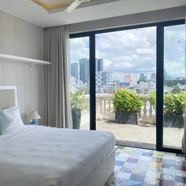 Two-Bedroom Apartment | 140m2 | Binh Thanh | Balcony, kitchen, sofa & desk | Pool on the roof