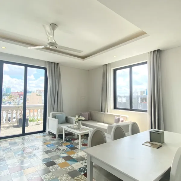 Two-Bedroom Apartment | 140m2 | Binh Thanh | Balcony, kitchen, sofa & desk | Pool on the roof
