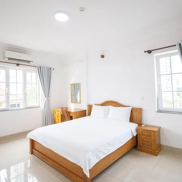  2 bedroom apartment | 120 m2 | 900 $/month | Thao Dien |  Pool & Gym |  Balcony
