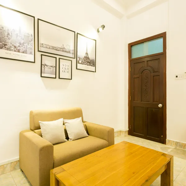 𝗦𝘁𝘂𝗱𝗶𝗼 𝘄𝗶𝘁𝗵 𝗯𝗮𝗹𝗰𝗼𝗻𝘆 𝗻𝗲𝗮𝗿 𝗟𝗮𝗻𝗱𝗺𝗮𝗿𝗸 𝟴𝟭, 𝟰𝟬𝗺𝟮, 𝗕𝗶𝗻𝗵 𝗧𝗵𝗮𝗻𝗵 