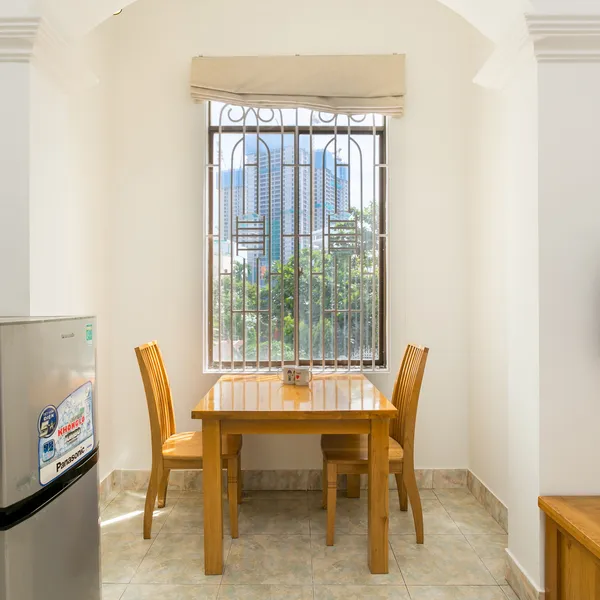 𝗦𝘁𝘂𝗱𝗶𝗼 𝘄𝗶𝘁𝗵 𝗯𝗮𝗹𝗰𝗼𝗻𝘆 𝗻𝗲𝗮𝗿 𝗟𝗮𝗻𝗱𝗺𝗮𝗿𝗸 𝟴𝟭, 𝟰𝟬𝗺𝟮, 𝗕𝗶𝗻𝗵 𝗧𝗵𝗮𝗻𝗵 