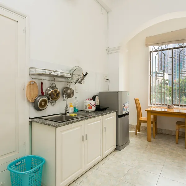 𝗦𝘁𝘂𝗱𝗶𝗼 𝘄𝗶𝘁𝗵 𝗯𝗮𝗹𝗰𝗼𝗻𝘆 𝗻𝗲𝗮𝗿 𝗟𝗮𝗻𝗱𝗺𝗮𝗿𝗸 𝟴𝟭, 𝟰𝟬𝗺𝟮, 𝗕𝗶𝗻𝗵 𝗧𝗵𝗮𝗻𝗵 