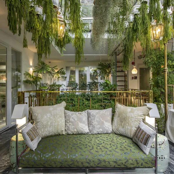 Luxury 2-Bedroom apartment with pool, gym, Da Kao area