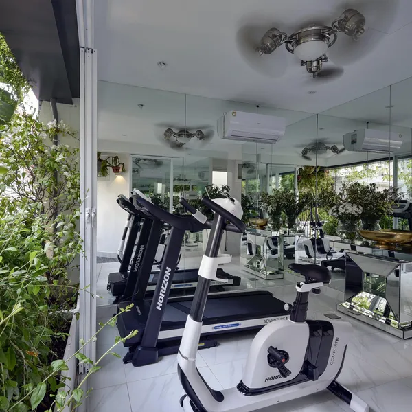 Luxury 2-Bedroom apartment with pool, gym, Da Kao area