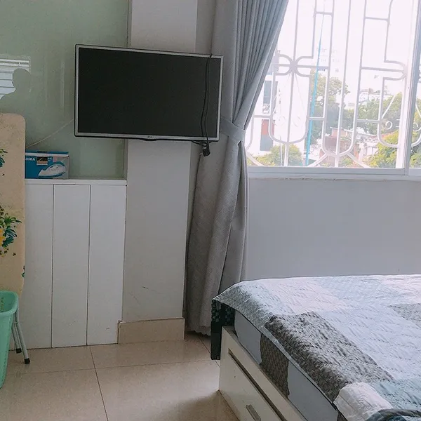 Two-bedroom apartment | 90m2 | Balcony | Big windows | Da Kao, D1