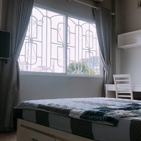 Two-bedroom apartment | 90m2 | Balcony | Big windows | Da Kao, D1