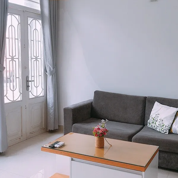 Two-bedroom apartment | 90m2 | Balcony | Big windows | Da Kao, D1