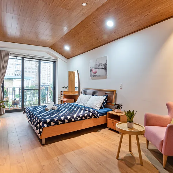 Stunning apartment,2 balconies, 100 sqm, whole 3rd floor