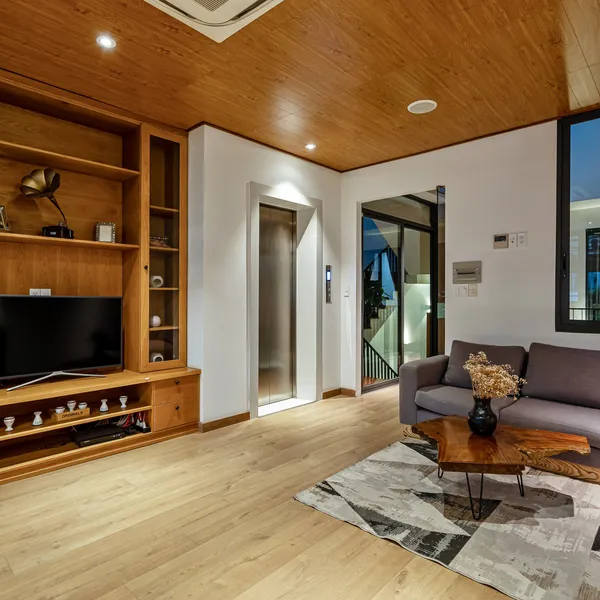 Stunning apartment,2 balconies, 100 sqm, whole 3rd floor