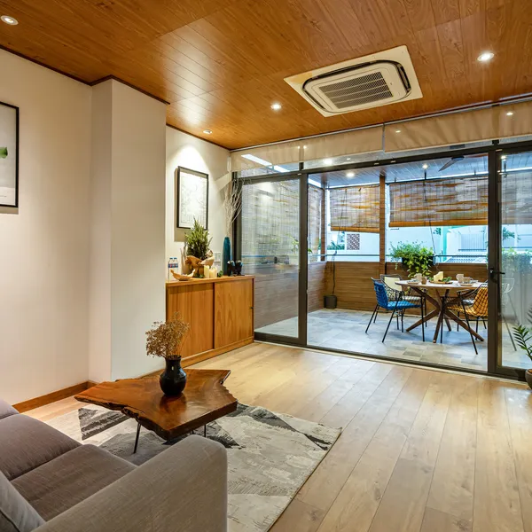 Stunning apartment,2 balconies, 100 sqm, whole 3rd floor