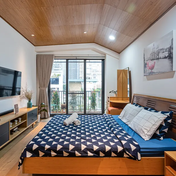 Stunning apartment,2 balconies, 100 sqm, whole 3rd floor