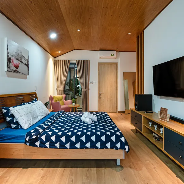 Stunning apartment,2 balconies, 100 sqm, whole 3rd floor