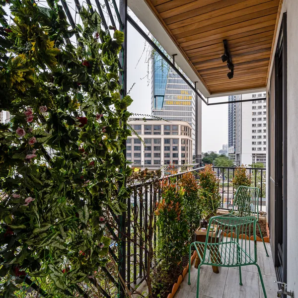 Stunning apartment,2 balconies, 100 sqm, whole 3rd floor