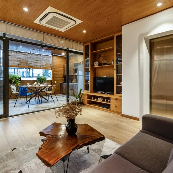 Stunning apartment,2 balconies, 100 sqm, whole 3rd floor