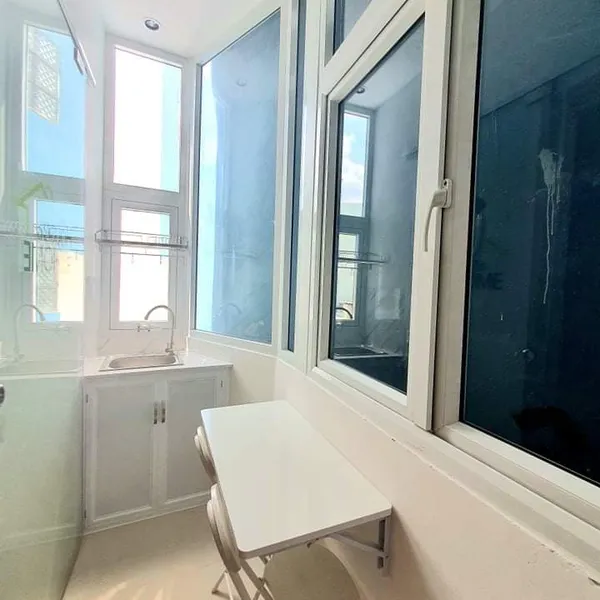 𝗦𝘁𝘂𝗱𝗶𝗼 𝗶𝗻 𝗕𝗶𝗻𝗵 𝗧𝗵𝗮𝗻𝗵, 𝗽𝗿𝗶𝘃𝗮𝘁𝗲 𝗸𝗶𝘁𝗰𝗵𝗲𝗻, 𝗿𝗼𝗼𝗳𝘁𝗼𝗽 𝗰𝗵𝗶𝗹𝗹𝗶𝗻𝗴 