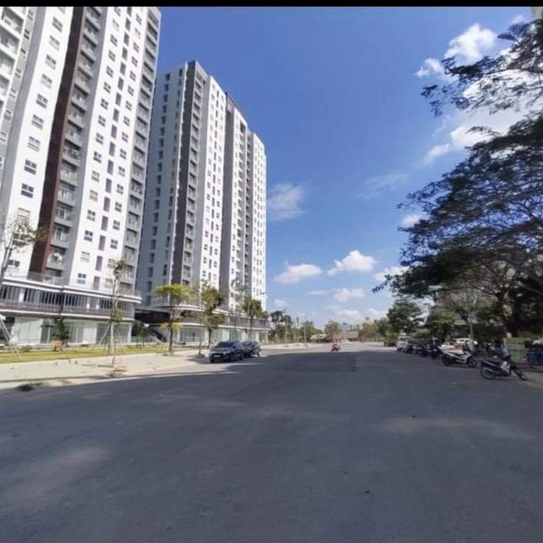 𝐔𝐧𝐟𝐮𝐫𝐧𝐢𝐬𝐡𝐞𝐝 𝟐-𝐛𝐞𝐝𝐫𝐨𝐨𝐦 𝐢𝐧 𝐂𝐨𝐧𝐢𝐜 𝐑𝐢𝐯𝐞𝐫𝐬𝐢𝐝𝐞, 𝐃𝟖, 𝟔𝟕𝐦𝟐 