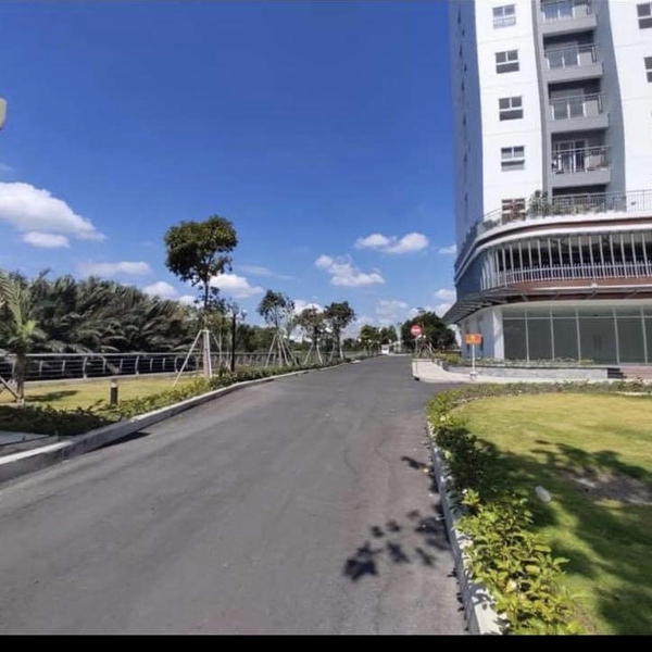 𝐔𝐧𝐟𝐮𝐫𝐧𝐢𝐬𝐡𝐞𝐝 𝟐-𝐛𝐞𝐝𝐫𝐨𝐨𝐦 𝐢𝐧 𝐂𝐨𝐧𝐢𝐜 𝐑𝐢𝐯𝐞𝐫𝐬𝐢𝐝𝐞, 𝐃𝟖, 𝟔𝟕𝐦𝟐 