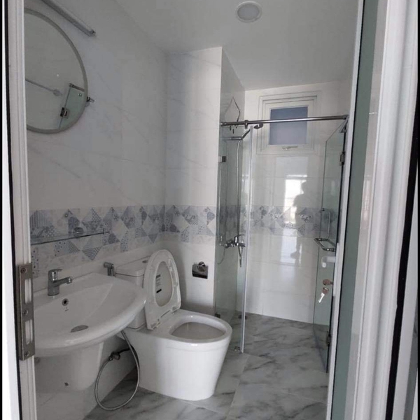 𝐔𝐧𝐟𝐮𝐫𝐧𝐢𝐬𝐡𝐞𝐝 𝟐-𝐛𝐞𝐝𝐫𝐨𝐨𝐦 𝐢𝐧 𝐂𝐨𝐧𝐢𝐜 𝐑𝐢𝐯𝐞𝐫𝐬𝐢𝐝𝐞, 𝐃𝟖, 𝟔𝟕𝐦𝟐 