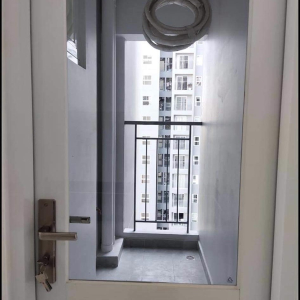 𝐔𝐧𝐟𝐮𝐫𝐧𝐢𝐬𝐡𝐞𝐝 𝟐-𝐛𝐞𝐝𝐫𝐨𝐨𝐦 𝐢𝐧 𝐂𝐨𝐧𝐢𝐜 𝐑𝐢𝐯𝐞𝐫𝐬𝐢𝐝𝐞, 𝐃𝟖, 𝟔𝟕𝐦𝟐 