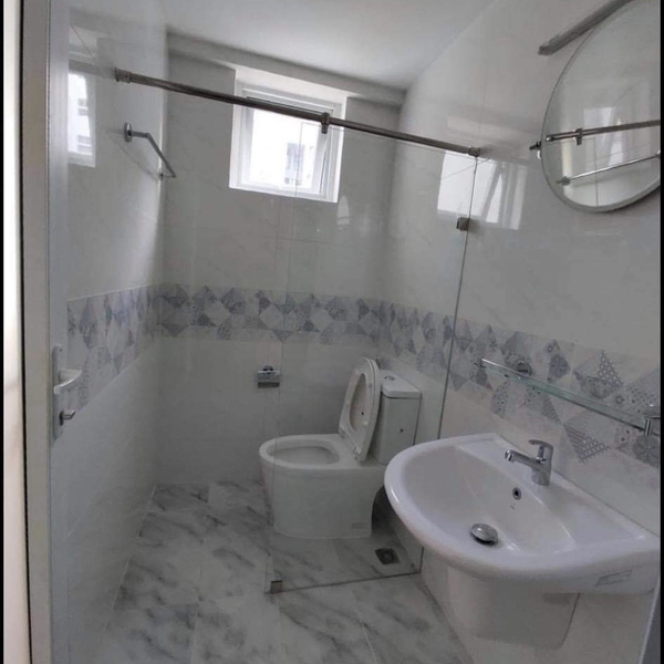 𝐔𝐧𝐟𝐮𝐫𝐧𝐢𝐬𝐡𝐞𝐝 𝟐-𝐛𝐞𝐝𝐫𝐨𝐨𝐦 𝐢𝐧 𝐂𝐨𝐧𝐢𝐜 𝐑𝐢𝐯𝐞𝐫𝐬𝐢𝐝𝐞, 𝐃𝟖, 𝟔𝟕𝐦𝟐 