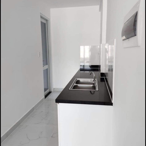 𝐔𝐧𝐟𝐮𝐫𝐧𝐢𝐬𝐡𝐞𝐝 𝟐-𝐛𝐞𝐝𝐫𝐨𝐨𝐦 𝐢𝐧 𝐂𝐨𝐧𝐢𝐜 𝐑𝐢𝐯𝐞𝐫𝐬𝐢𝐝𝐞, 𝐃𝟖, 𝟔𝟕𝐦𝟐 