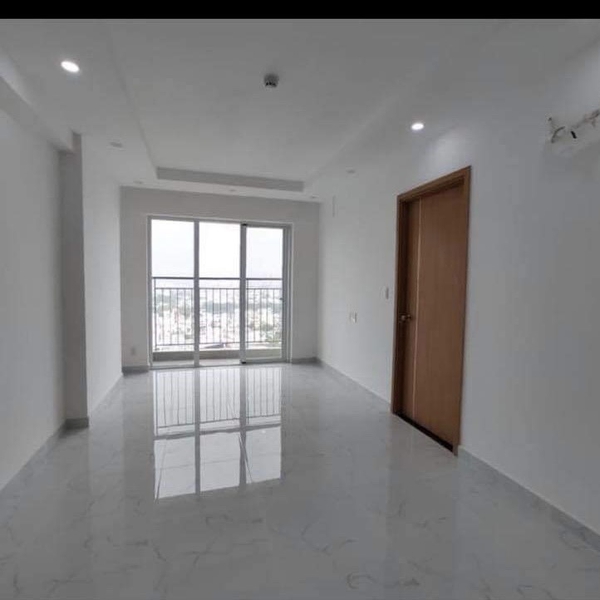 𝐔𝐧𝐟𝐮𝐫𝐧𝐢𝐬𝐡𝐞𝐝 𝟐-𝐛𝐞𝐝𝐫𝐨𝐨𝐦 𝐢𝐧 𝐂𝐨𝐧𝐢𝐜 𝐑𝐢𝐯𝐞𝐫𝐬𝐢𝐝𝐞, 𝐃𝟖, 𝟔𝟕𝐦𝟐 