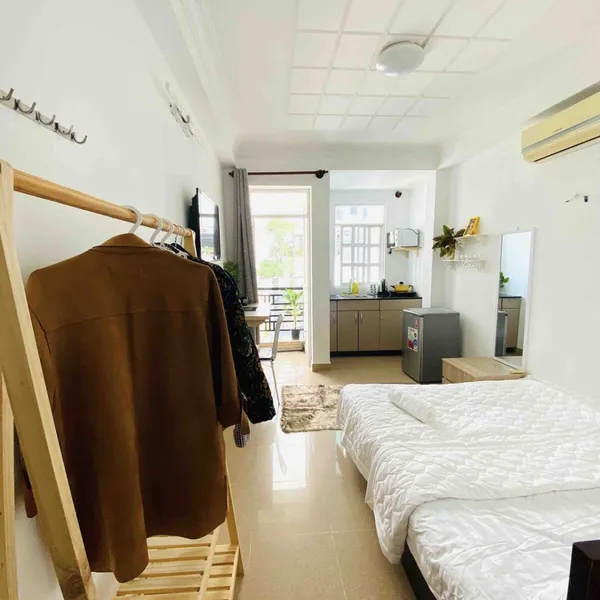 Bright Studio with Balcony in District 1, fully furnished 