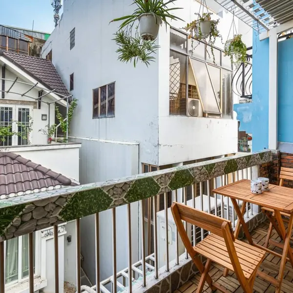 Wooden floor studio in District 1, 30m2, balcony , Fully furnished