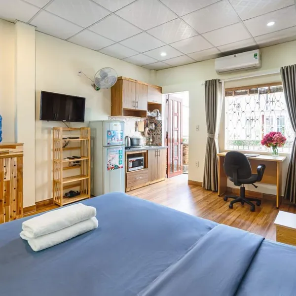 Wooden floor studio in District 1, 30m2, balcony , Fully furnished