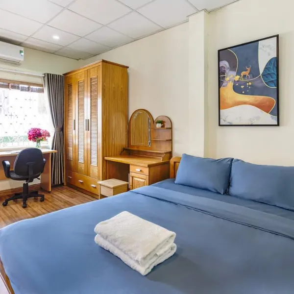 Wooden floor studio in District 1, 30m2, balcony , Fully furnished