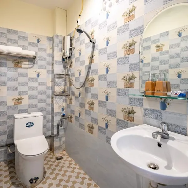 Wooden floor studio in District 1, 30m2, balcony , Fully furnished