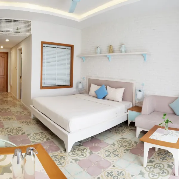 Studio with balcony | 32m2 | bathtub, kitchen, sofa & desk | Swmimming Pool | Binh Thanh