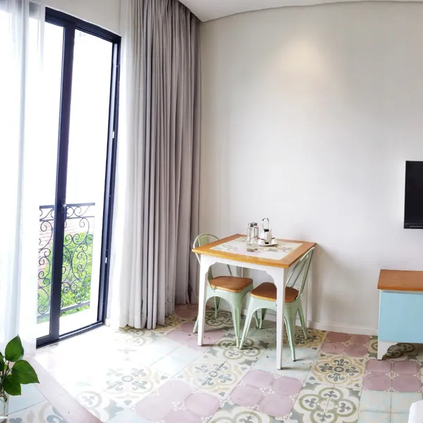 Studio with balcony | 32m2 | bathtub, kitchen, sofa & desk | Swmimming Pool | Binh Thanh