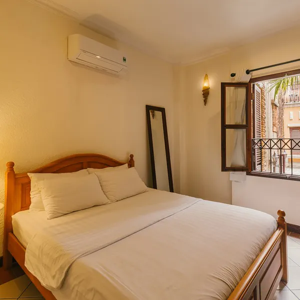 ONE BEDROOM - CACH MANG THANG 8 STREET | 40 M2 | BALCONY 