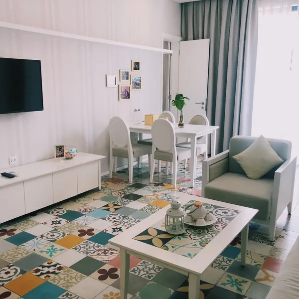Bright Apartment | 64m2 | Binh Thanh | Balcony, kitchen, sofa & desk | Pool on the roof
