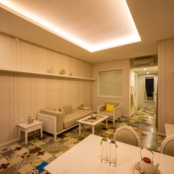 Bright Apartment | 64m2 | Binh Thanh | Balcony, kitchen, sofa & desk | Pool on the roof