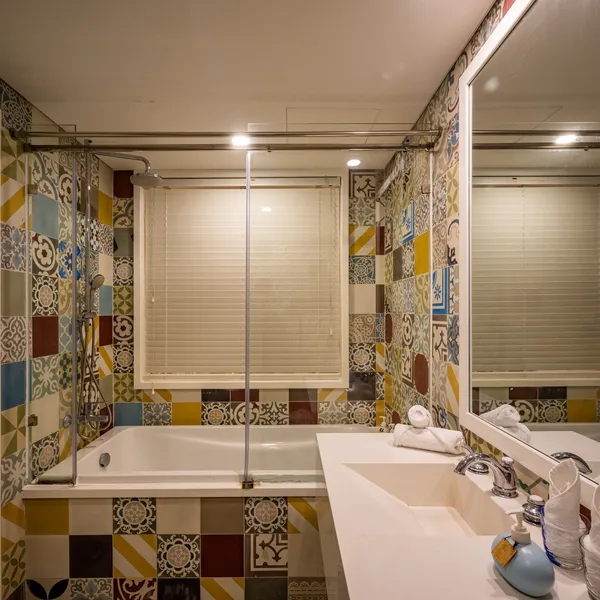 Bright Apartment | 64m2 | Binh Thanh | Balcony, kitchen, sofa & desk | Pool on the roof