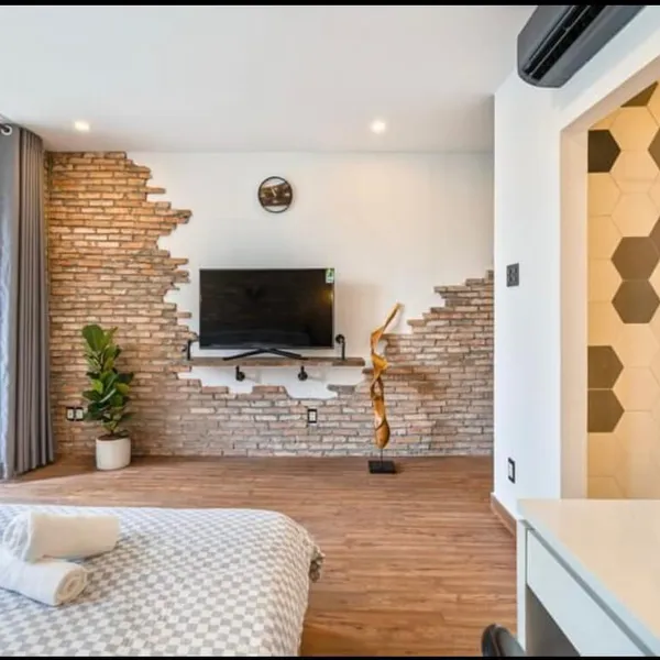 Studio Apartment - 45 m2 with Huge Balcony - Da Kao, District 1