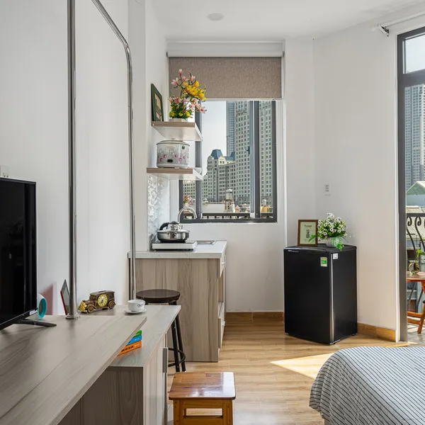 Studio with balcony 30m2, view Landmark 81 and the whole city, full furniture as shown in every detail