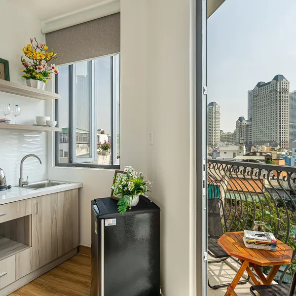 Studio with balcony 30m2, view Landmark 81 and the whole city, full furniture as shown in every detail