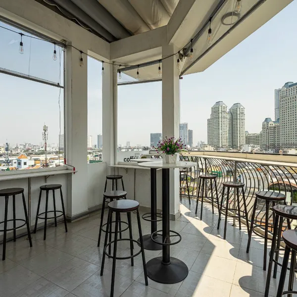 Studio with balcony 30m2, view Landmark 81 and the whole city, full furniture as shown in every detail
