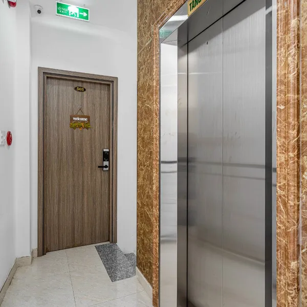 Studio with balcony 30m2, view Landmark 81 and the whole city, full furniture as shown in every detail