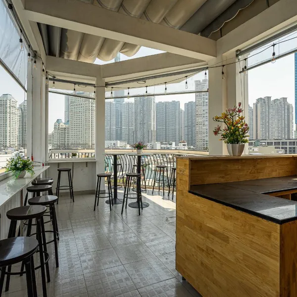 Studio with balcony 30m2, view Landmark 81 and the whole city, full furniture as shown in every detail