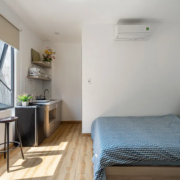 Studio with natural light, view Landmark 81 and the whole city, full furniture as shown in every detail