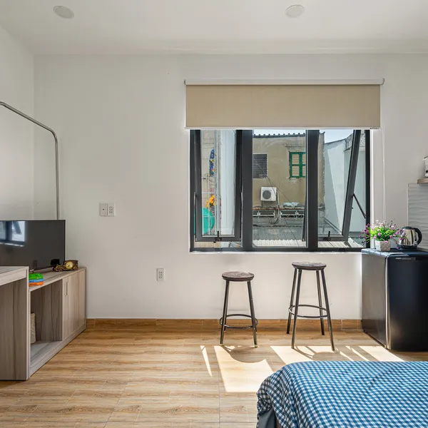 Studio with natural light, view Landmark 81 and the whole city, full furniture as shown in every detail