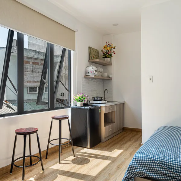 Studio with natural light, view Landmark 81 and the whole city, full furniture as shown in every detail