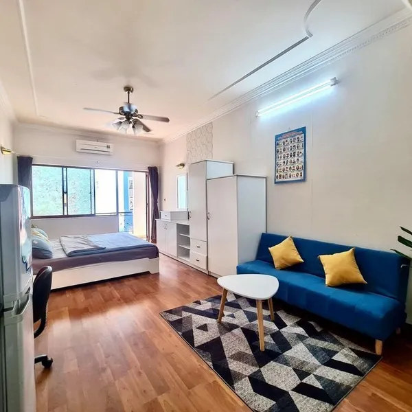 Bright Studio in District 1 | Balcony | Elevator | Fully Furnished