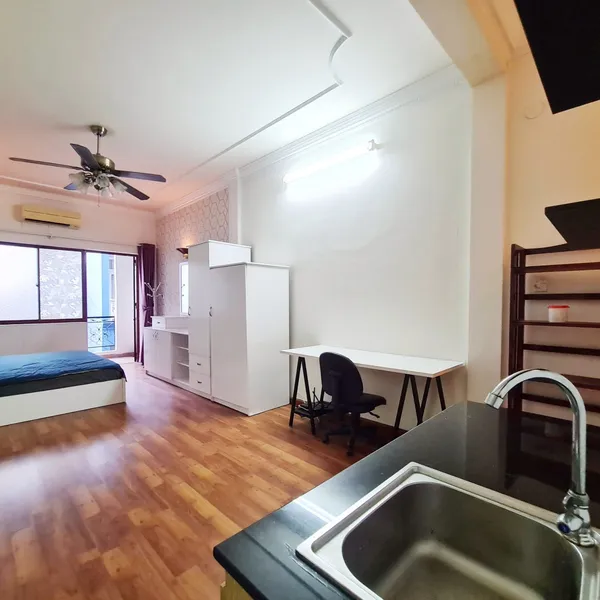 Bright Studio in District 1 | Balcony | Elevator | Fully Furnished
