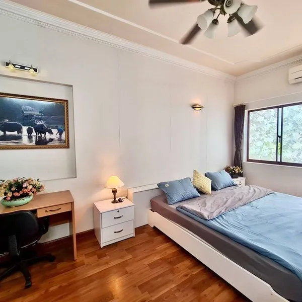 Bright Studio in District 1 | Balcony | Elevator | Fully Furnished